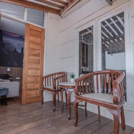 Inez Homestay Yogyakarta Exterior photo